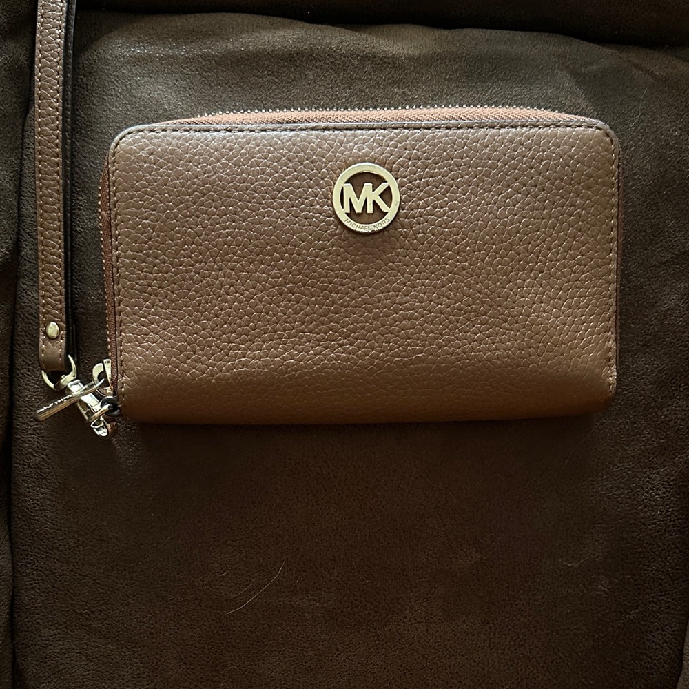 Michael Kors tan/Brown Pebbled Leather Wristlet Wallet